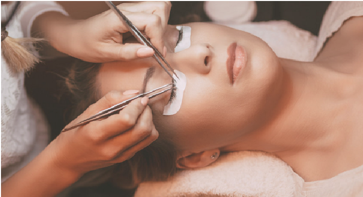 Here’s What It’s Like To Maintain Eyelash Extensions